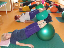 Landesselbsthilfeverband Sachsen für Osteoporose e.V. - Gruppentherapie mit Gymnastikball